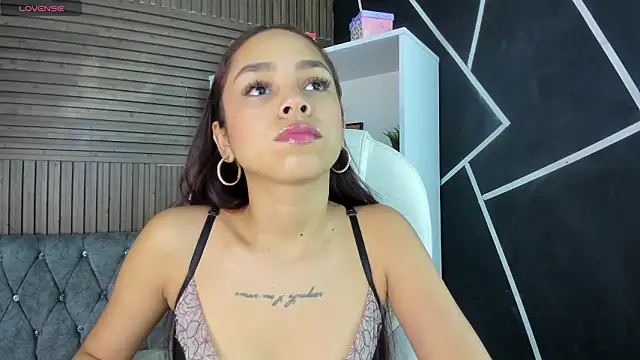 Snapshot of CarolineFyre chatting on 02.03.26 CarolineFyre online show from 02.03.26