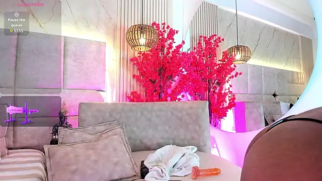 Snapshot of EmmaLovve chatting on 03.09.26 EmmaLovve online show from 03.09.26