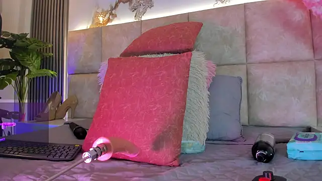 Snapshot of EmmaLovve chatting on 03.19.26 EmmaLovve online show from 03.19.26