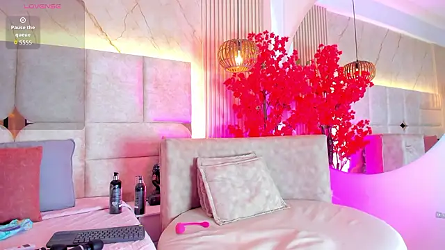 Snapshot of EmmaLovve chatting on 03.27.26 EmmaLovve online show from 03.27.26