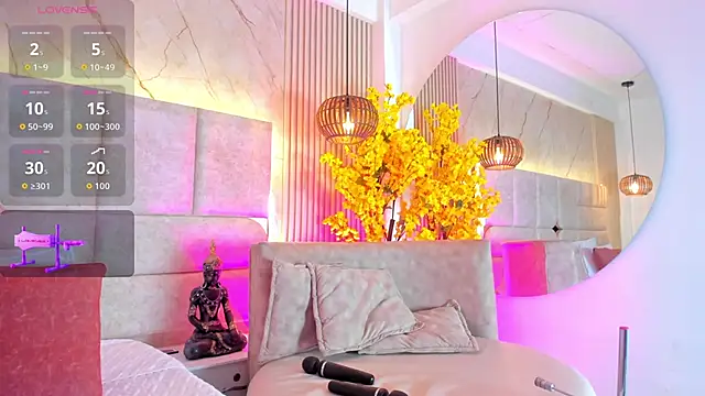 Snapshot of EmmaLovve chatting on 04.11.26 EmmaLovve online show from 04.11.26