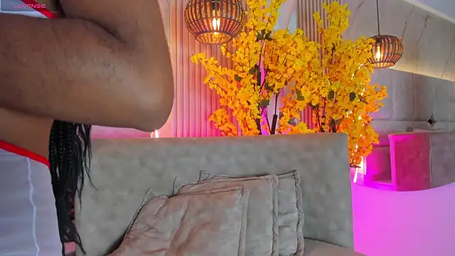 Snapshot of EmmaLovve chatting on 04.16.26 EmmaLovve online show from 04.16.26