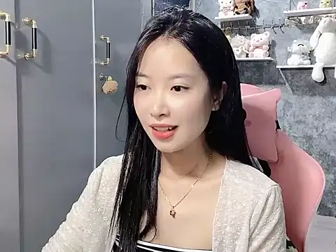 Linne6789 online show from 04.28.26