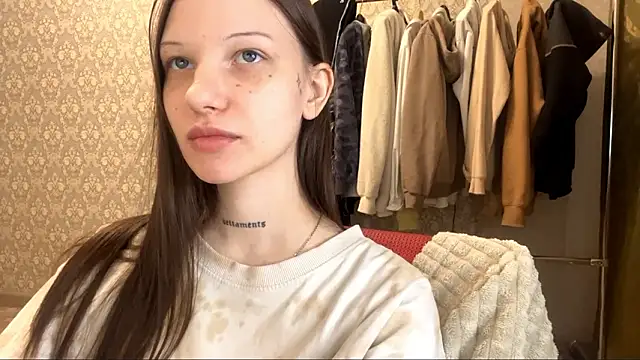 Snapshot of LumPetal chatting on 02.15.26 LumPetal online show from 02.15.26