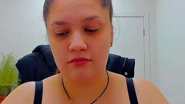 Snapshot of Maddinia chatting on 02.13.26 Maddinia online show from 02.13.26