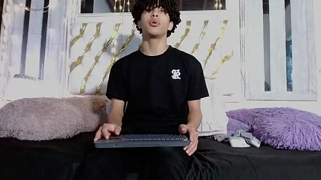 Snapshot of ian_smith_ chatting on 02.19.26 ian smith online show from 02.19.26