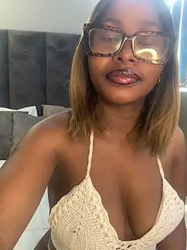 Snapshot of SexyLaylahx chatting on 02.03.26 SexyLaylahx online show from 02.03.26