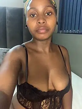 Snapshot of SexyLaylahx chatting on 02.06.26 SexyLaylahx online show from 02.06.26