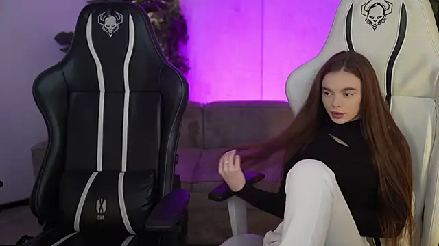 Snapshot of Zlata_Sky chatting on 10.02.25 Zlata Sky online show from 10.02.25