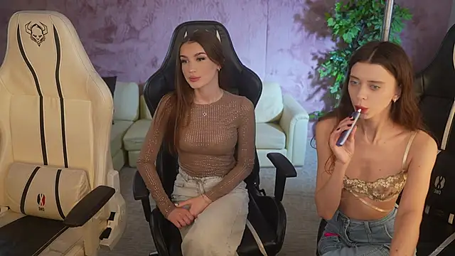 Snapshot of Zlata_Sky chatting on 11.05.25 Zlata Sky online show from 11.05.25