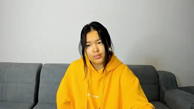 Snapshot of luna_yum chatting on 02.17.26 luna yum online show from 02.17.26