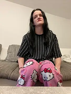 LeonieClaire online show from 02.18.26