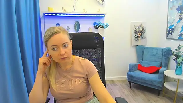 Snapshot of CharlotteKerti chatting on 05.17.26 CharlotteKerti online show from 05.17.26