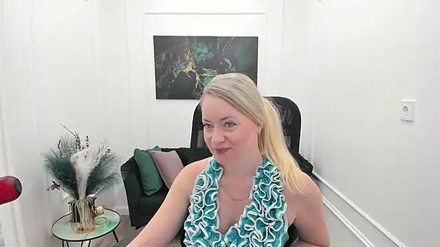 Snapshot of CharlotteKerti chatting on 05.23.26 CharlotteKerti online show from 05.23.26