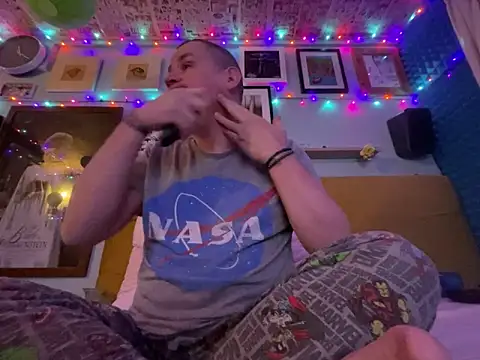 Snapshot of dribbleandthrob chatting on 02.11.26 dribbleandthrob online show from 02.11.26