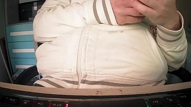 Snapshot of no-name15 chatting on 02.13.26 no-name15 online show from 02.13.26