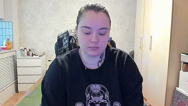 Snapshot of katya_idinax chatting on 02.04.26 katya idinax online show from 02.04.26