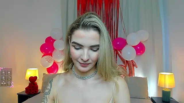 Snapshot of SinLuna_ chatting on 02.13.26 SinLuna online show from 02.13.26