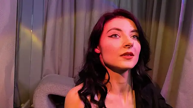 NicoleLuxe online show from 04.09.26