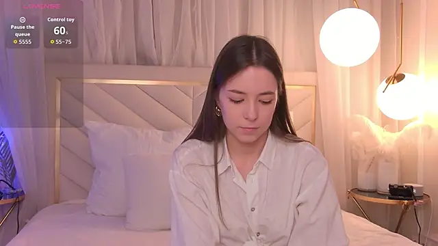 Snapshot of AlisseMoore chatting on 02.14.26 AlisseMoore online show from 02.14.26