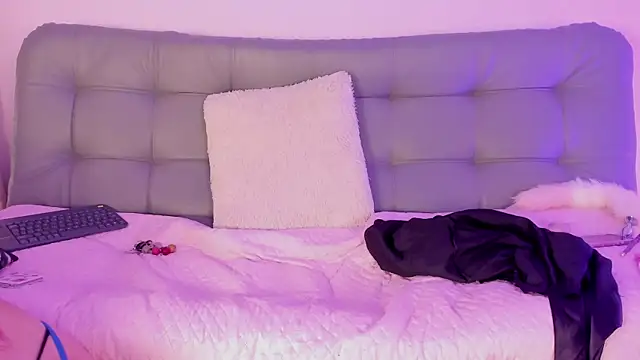 Snapshot of celeste_sky0 chatting on 03.27.26 celeste sky0 online show from 03.27.26