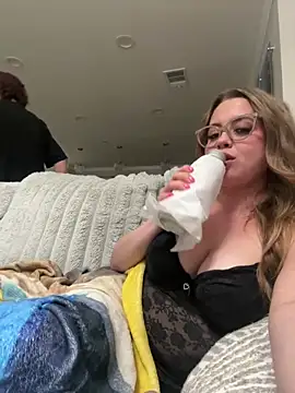 Snapshot of xxlivecouple chatting on 02.15.26 xxlivecouple online show from 02.15.26