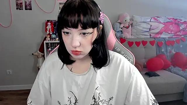 Snapshot of MollysLand chatting on 02.18.26 MollysLand online show from 02.18.26