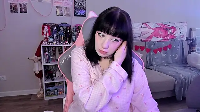 Snapshot of MollysLand chatting on 02.24.26 MollysLand online show from 02.24.26