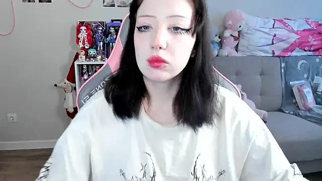 MollysLand online show from 04.16.26