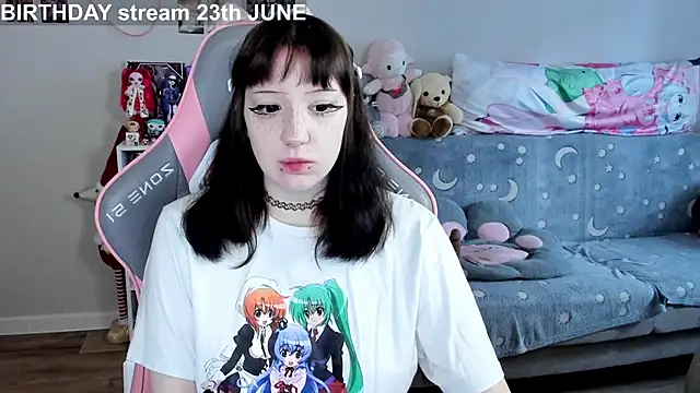 Snapshot of MollysLand chatting on 06.18.26 MollysLand online show from 06.18.26