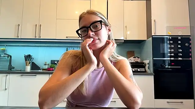 Snapshot of SoftnessMila chatting on 06.01.26 SoftnessMila online show from 06.01.26