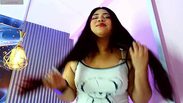 Snapshot of rouxinferno_cr chatting on 02.05.26 rouxinferno cr online show from 02.05.26