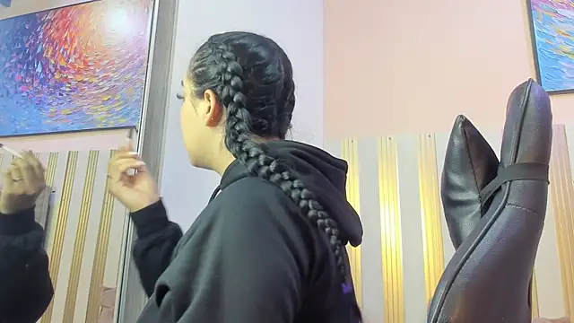 nina glow online show from 03.20.26