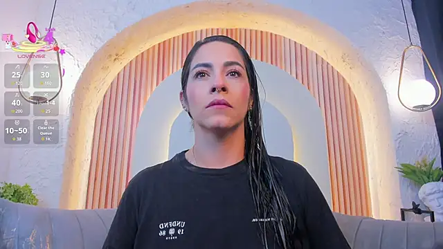 violet scott  online show from 04.18.26