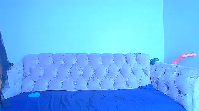 CreamyCurves online show from 04.12.26