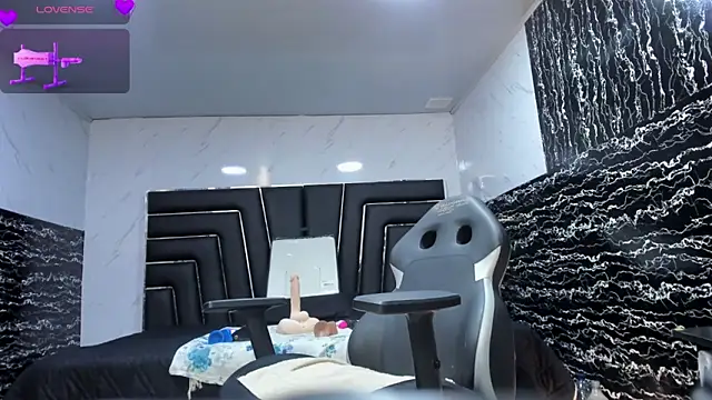 Ladyy Scarlett online show from 04.18.26