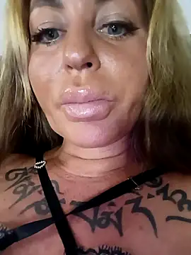 MiaMooly online show from 09.12.25