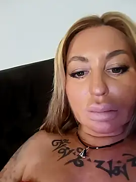 MiaMooly online show from 10.15.25