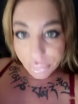 Snapshot of MiaMooly chatting on 02.17.26 MiaMooly online show from 02.17.26