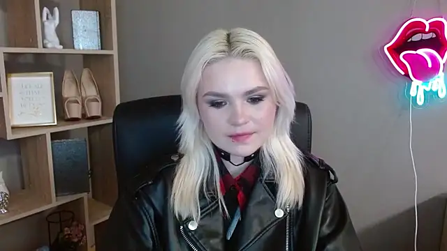 Snapshot of SweetLilyxo chatting on 02.19.26 SweetLilyxo online show from 02.19.26