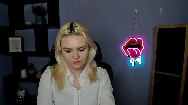 Snapshot of SweetLilyxo chatting on 03.02.26 SweetLilyxo online show from 03.02.26