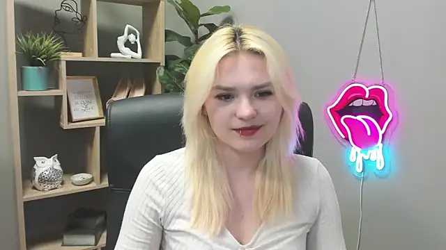 SweetLilyxo online show from 04.14.26