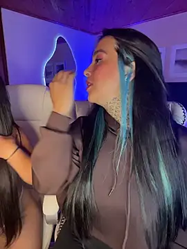 Annie Alicee online show from 04.07.26