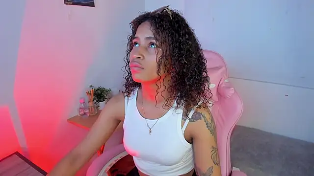 Snapshot of MoonRose__ chatting on 03.02.26 MoonRose online show from 03.02.26