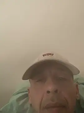 Snapshot of creativeX chatting on 02.13.26 creativeX online show from 02.13.26