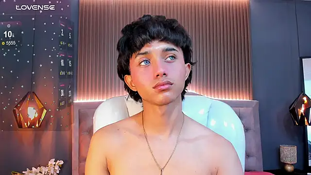 Snapshot of Noa_03 chatting on 02.11.26 Noa 03 online show from 02.11.26