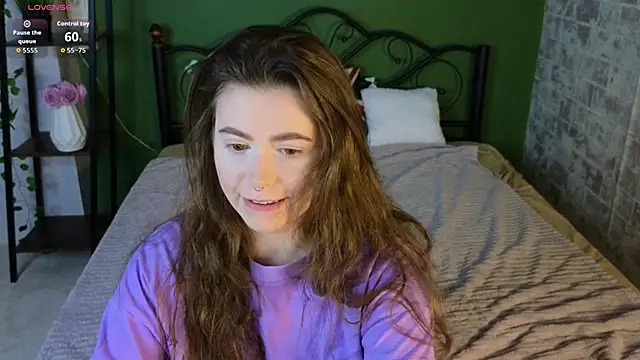 Snapshot of LovingWhisperr chatting on 04.16.26 LovingWhisperr online show from 04.16.26