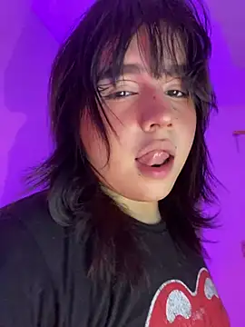 Daniellesins1 online show from 05.17.26
