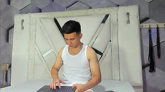 Snapshot of GoldenBoyM chatting on 02.10.26 GoldenBoyM online show from 02.10.26