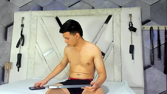 Snapshot of GoldenBoyM chatting on 02.18.26 GoldenBoyM online show from 02.18.26